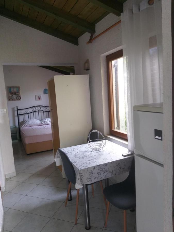 דירות שיבניק Direkt Na Moru - Bungalov מראה חיצוני תמונה